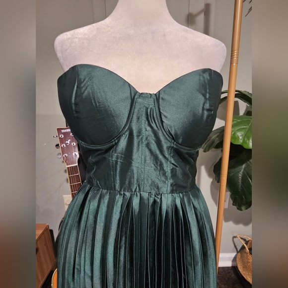 VICI Leanna Strapless Bustier Satin Pleated Maxi Midi Dress.Emerald Green.S NWOT - Picture 8 of 13
